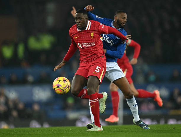 现实之间的 现实之间的